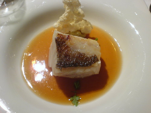 Rodero Bacalao rustido con caldo de pimientos asados