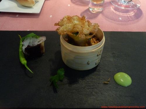 DiverXO Puntilla, morcilla y oreja de cerdo con huevas de codorniz y salsa de jalapeños