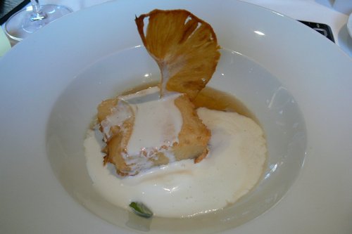 Montana en Málaga Leche Frita de Piña, coco Helado y Almendra Amarga