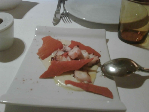 El Tossal (CERRADO) Pulpo sobre base patata .