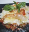 Pizza_de_gambas_con_la_masa_negra_thumb