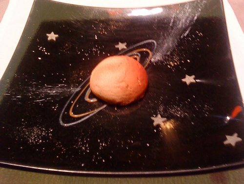 Samsha en Valencia Planeta de mousse de dulce de leche con plátano caramelizado y estrellas de malibú