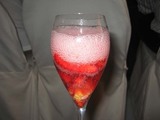 Solid Rosé con fresas frescas y fruta liofilizada