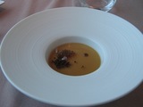 Vertical en Valencia Foie con gelatina y caviar de trufas y arena de café