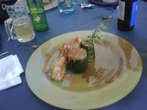 La Granadella en Godella Calabacin relleno de rape encebollado a la crema de almendras .