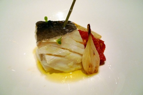 Restaurante en Vigo bacalao con tomate confitado