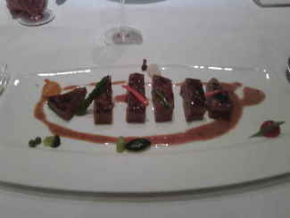 Lomo de atún rojo marinado .