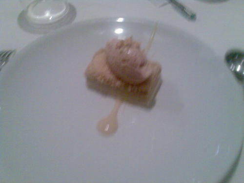 El Corral del Indianu en Arriondas Mimosa de Cabrales con chocolate blanco y helado de avellana.