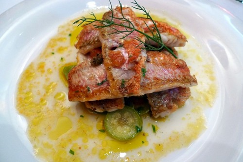 Restaurante Thalassa salmonetes con judias verdes