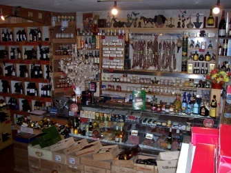 Bodegas Santmery Y una tienda con gran variedad