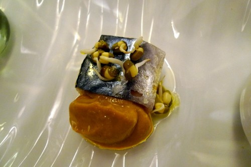 Restaurante Maralba Aperitivo de caballa con germinado de soja