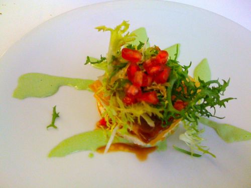 Cocinandos Esponja de Bacalao, granada, escarola, pimientos asados y crema de ajo con espinacas