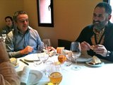 Quim Vila y Abel Mendoza compartiendo mantel en la Taberna Herrería