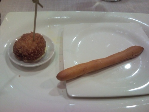 Casablanca - El Taller Croqueta de Xangurro y rosquilla de trufa blanca