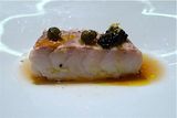 Oleo corbina con praliné y huevas