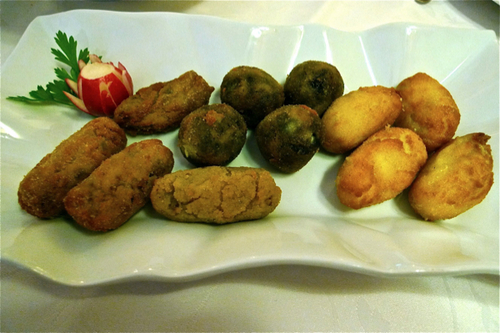 El Almirez en Hervás croquetas de calamar, carne y puerro