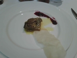 Pirineos Milhojas de foie con manzana e iberico .