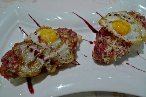 Restaurante Asador La Vid montadito de steak tartare