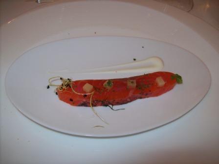 Las Rejas Anguila ahumada con verduras encurtidas y salsa de yogur