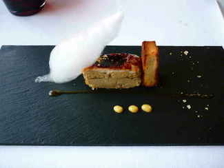 Milhojas de foie,manzana y queso de cabra.