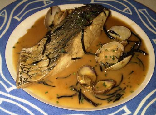 El Celler Corvina con almejas y algas.