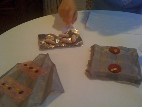 El Bulli (CERRADO) en Roses Cacahuetes miméticos, galleta de tomate y americáno