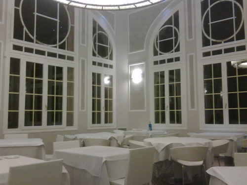 Restaurante La Gastroteca -Gran Hotel Cascada , Balneario Termas Pallarés- Vista de la sala .