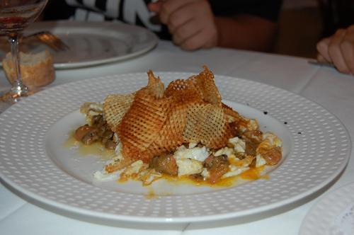 Les Coques Huevos rotos con foie.