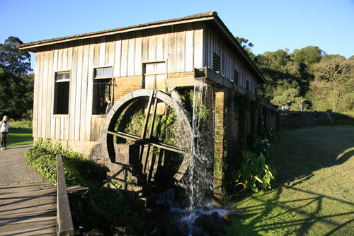 Rueda del molino de hierba mate