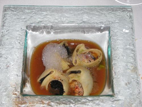 Restaurante La Banyeta Galets rellenos de langosta y trompetas de la muerte