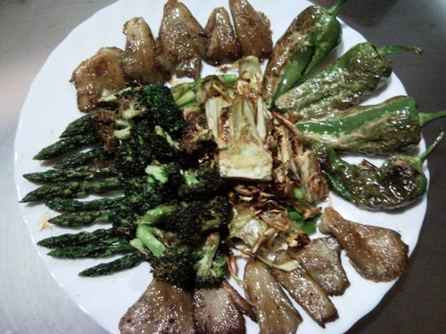Pimientos de Padrón, Esparragos trigueros, setas de ostra, alcachofas y brócoli.