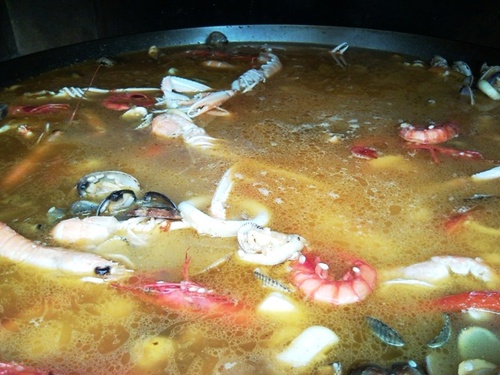Añadimos el caldo de pescado