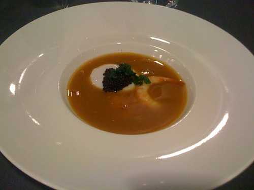 Restaurante Lluçanès (CERRADO) Sopa bullabesa con langostino, caviar de arenque y huevo cocido a baja temperatura.