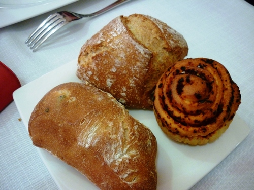 Bien dispuestos, unos deliciosos panes artesanales...