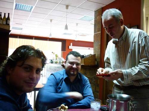David, Pencho y Yo mismo, disfrutando de la sobremesa con GT´S gentileza de la casa.