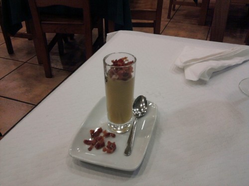 Ca Sergi en Playa Puebla de Farnals pure de verduras con virutas de jamon iberico
