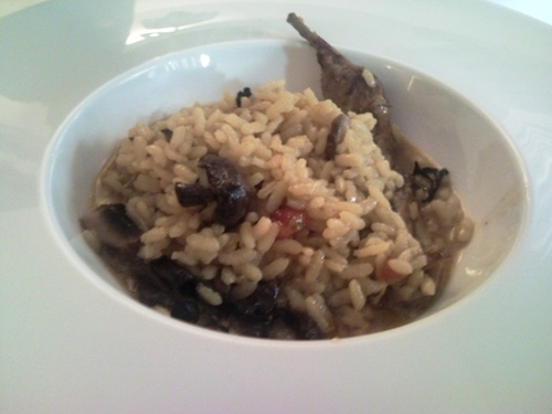 Arroz meloso de setas y codorniz