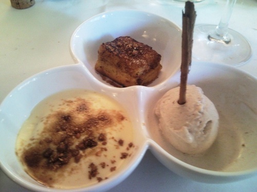 Y un estupendo postre: Crema tostada, torrija y helado de canela. Tomado con Casta Diva Cosecha Miel 2008