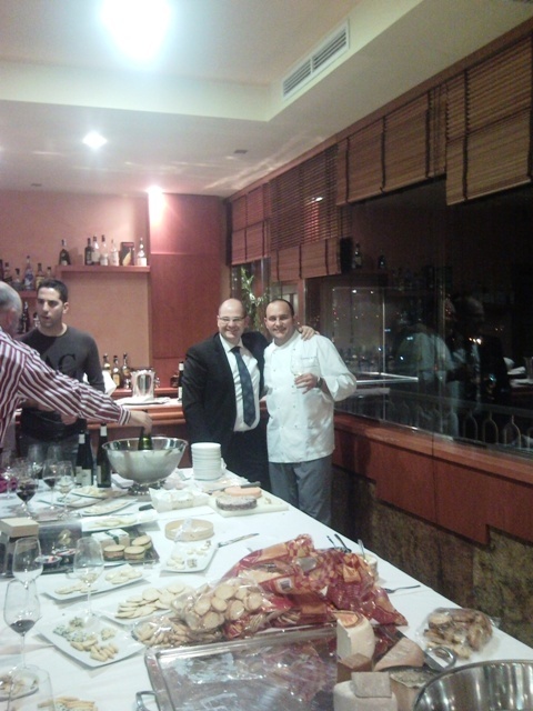 Menudos dos crack, cada uno en su especialidad, gracias a su ayuda, lo que nos hicieron disfrutar......