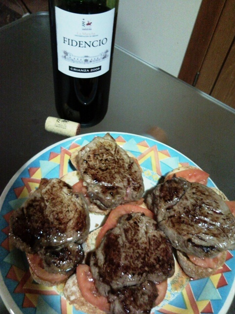 Que acompañó a unos montaditos de solomillo de ternera...con rodaja de Raf.