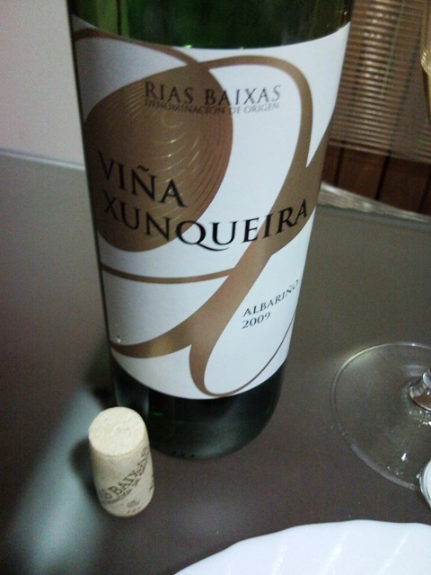 Con un albariño muy correcto, con un toque de acidez distinto...