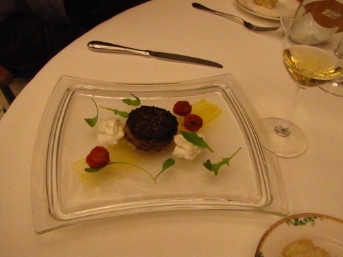 Restaurante El nuevo molino Hamburguesa de secreto ibérico, burrata y tomate deshidratado