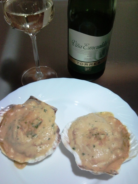 Unas vieiras rellenas de mero y gambas...