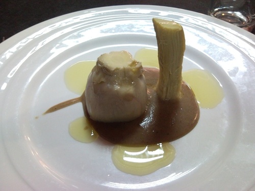 Alcachofa con salsa de setas y aceite trufado