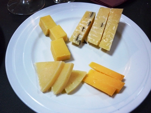 Los quesos, ensalzando al Pecorino Trufado, simplemente delicioso...