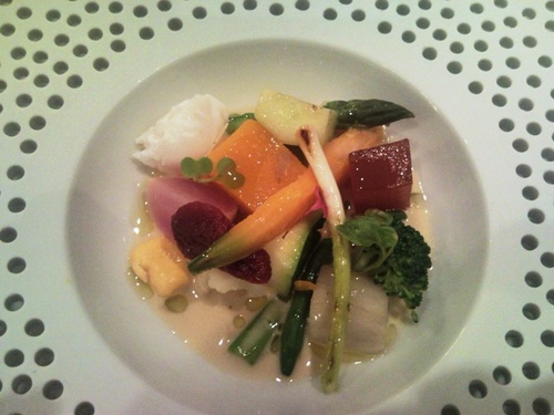 Menestra de verduras de temporada con una veloute del aceite de su escabeche. Maridado con Droin Chablis 08.