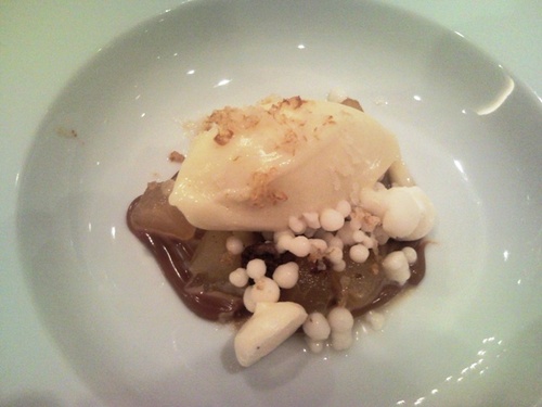 Crema de pera helada, matices caramelizados y levadura. Maridado con Cypres de Climens 2006. 