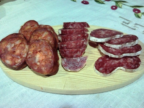 Unos entrantes mientras se terminan de hacer las brasas...