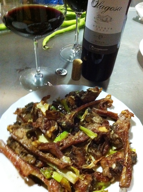 Y unas chuletas de cabrito con ajetes...