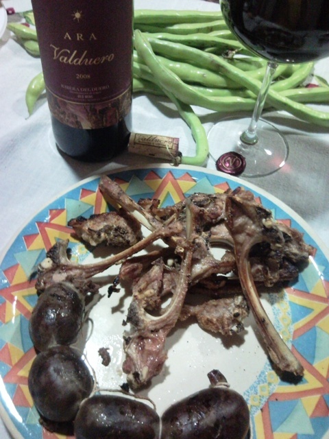 Chuletas de cabrito a la brasa y unas morcillas de cebolla...pal régimen.